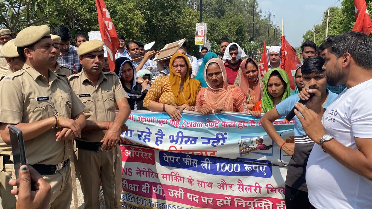 LCLOs failed to surround CM's residence, police stopped them by tying ropes.