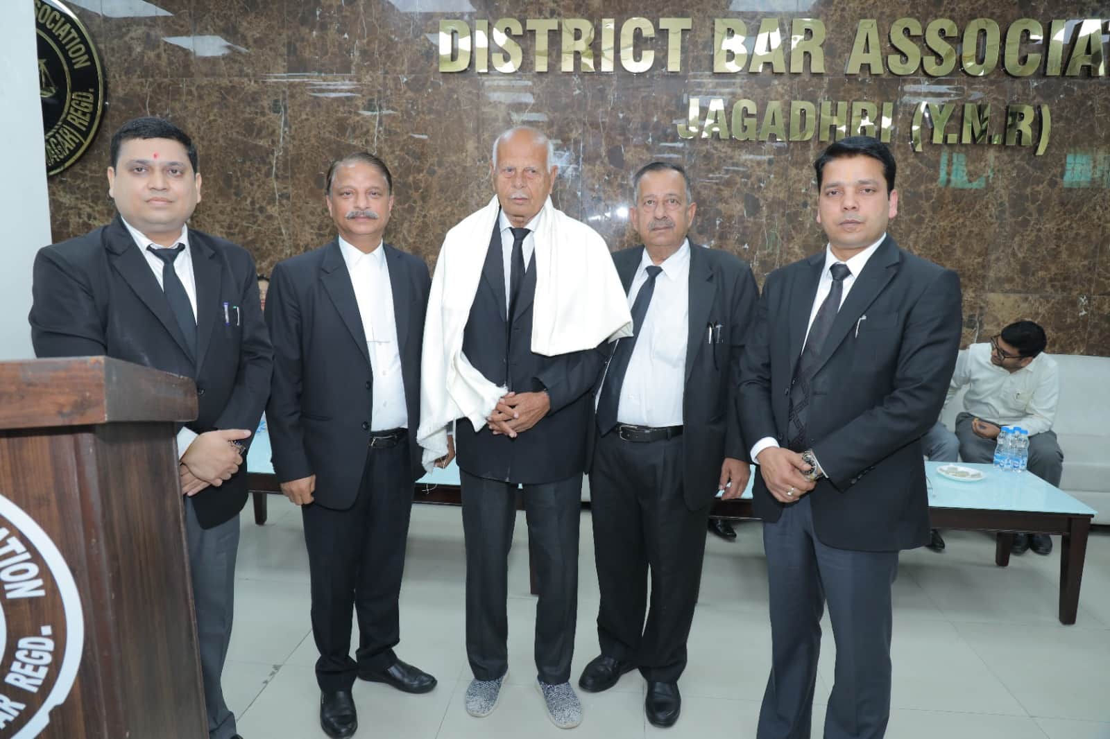 कार्यक्रम में मौजूद जिला एवं सत्र न्यायाधीश व अन्य। आयोजक