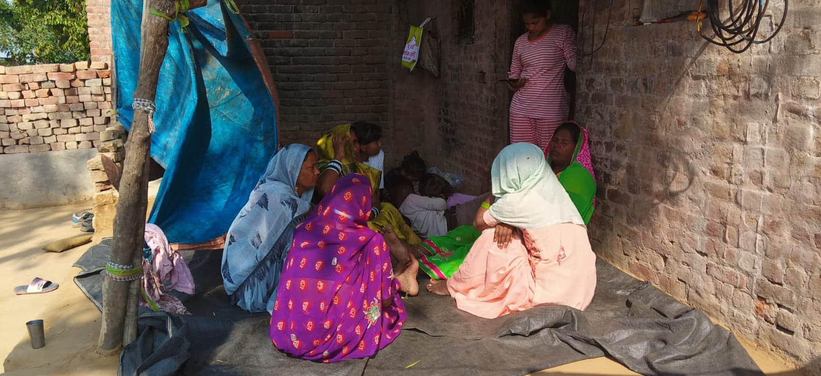 कस्बा सकीट में बहन की शादी में आ रहे भाई की मौत के बाद गमगीन परिवार। संवाद