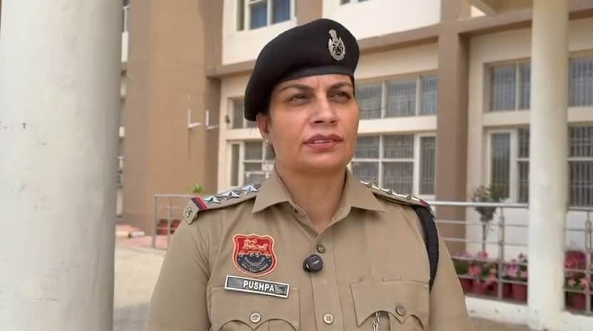 मामले का खुलासा करते हुए शहर थाना प्रभारी पुष्पा सिहाग:संवाद