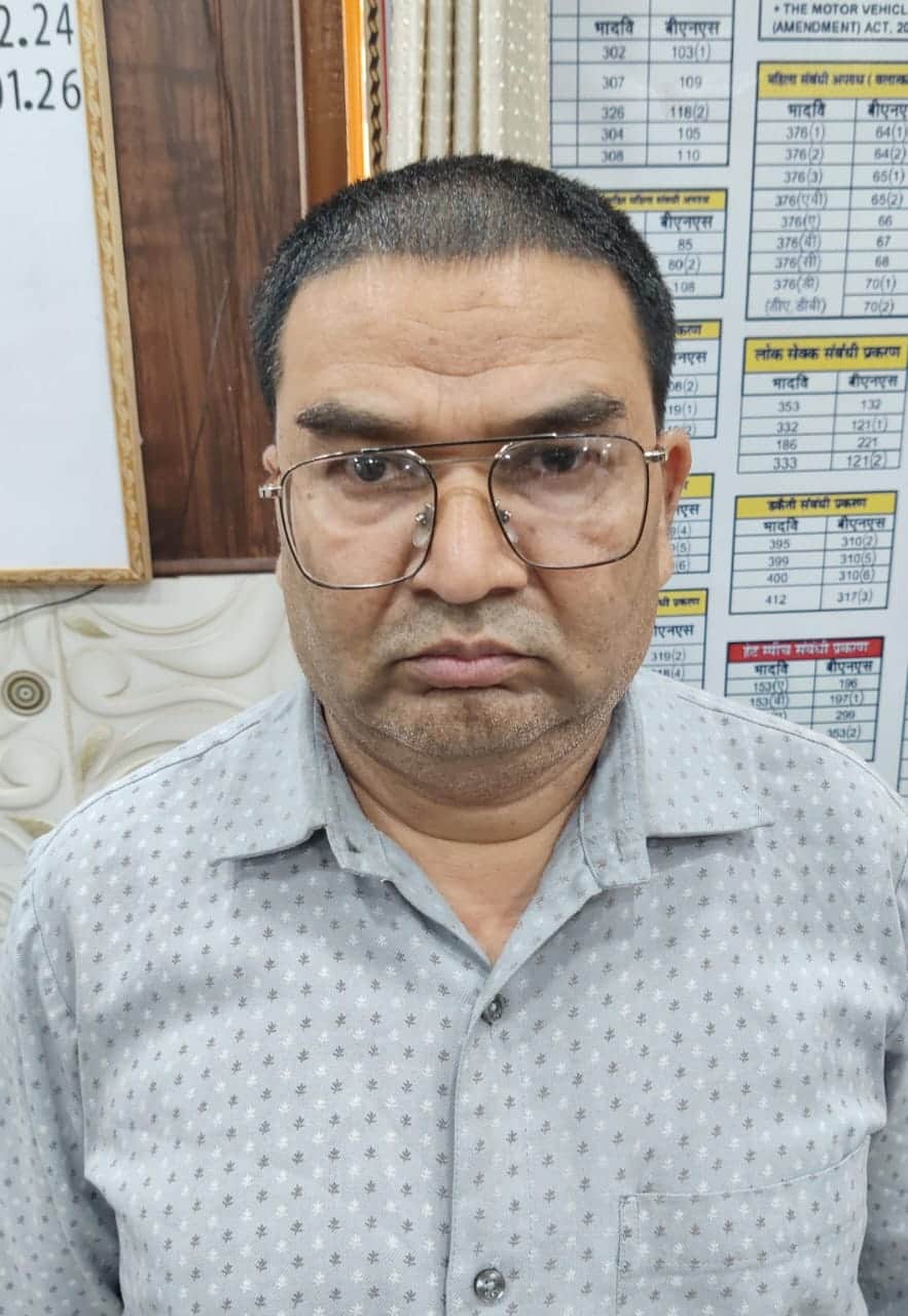 मत्स्य विभाग के ज्येष्ठ प्रभारी निरीक्षक व प्रभारी सहायक निदेशक पूरनलाल। स्रोत : भ्रष्टाचार निव