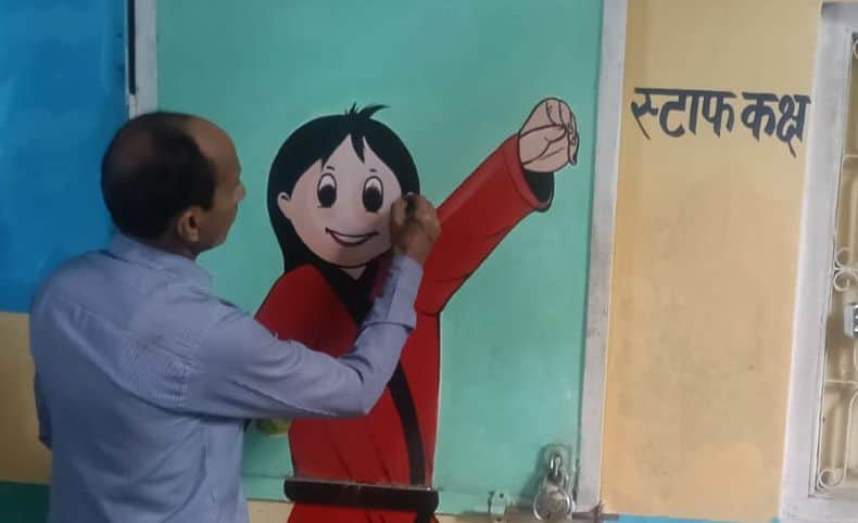 मदरसा नुरुल हुदा बिजलीपुरा में पेंटिंग करता पेंटर। स्रोत: जागरूक पाठक