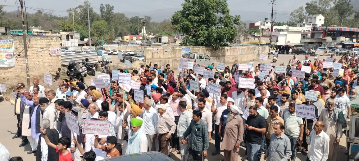 Protest against pharmaceutical industry in Palasada, 15 day ultimatum