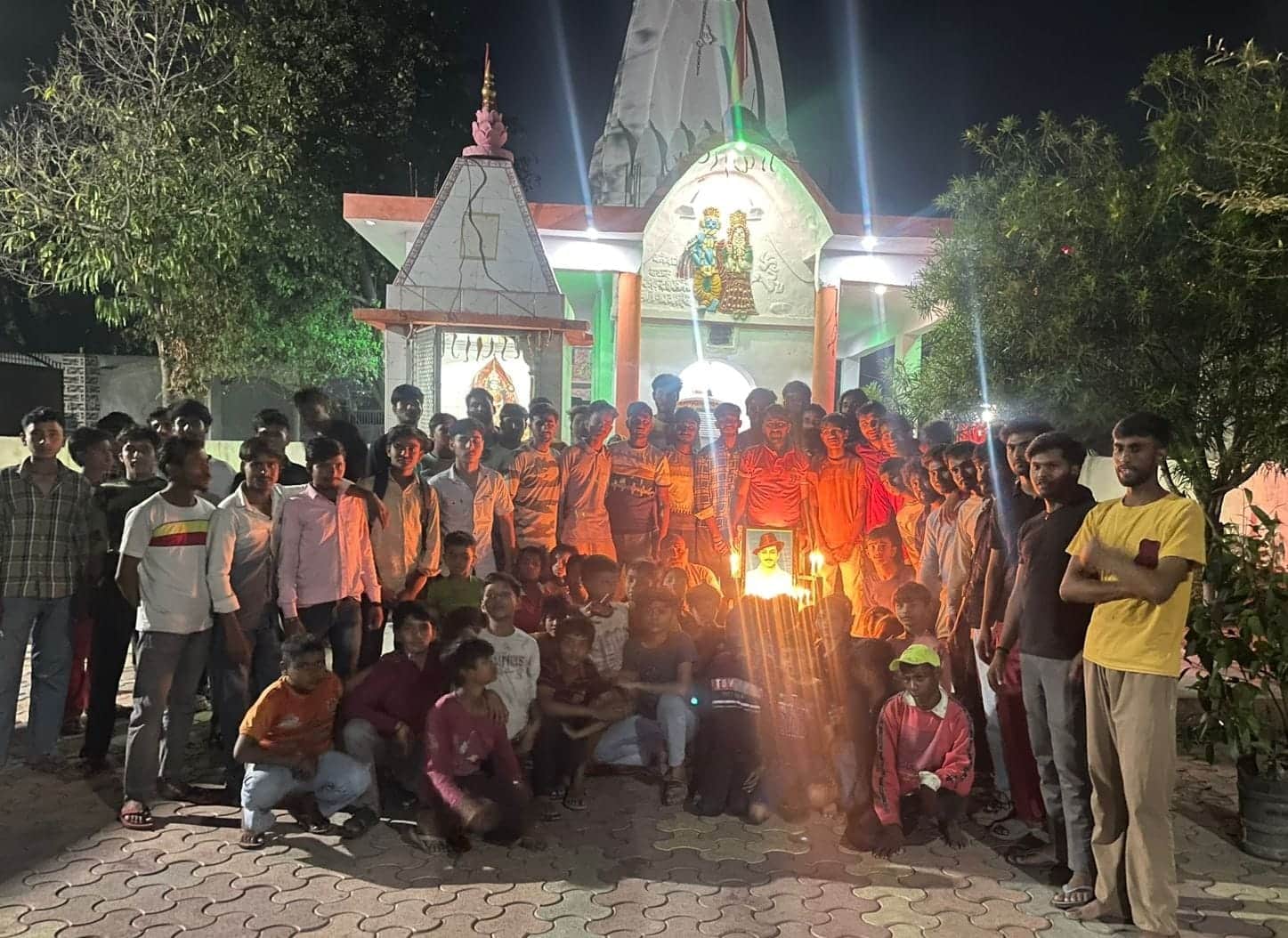 रोहटा। गांव रसूलपुर जाहिद में शहीदों की याद में युवाओं ने निकाला कैंडल मार्च। संवाद