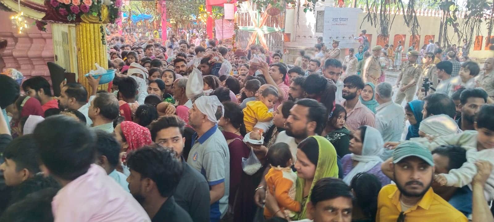 सीकरी महामाया देवी मंदिर में उमड़ी श्रद्धालुओं की भीड़। संवाद