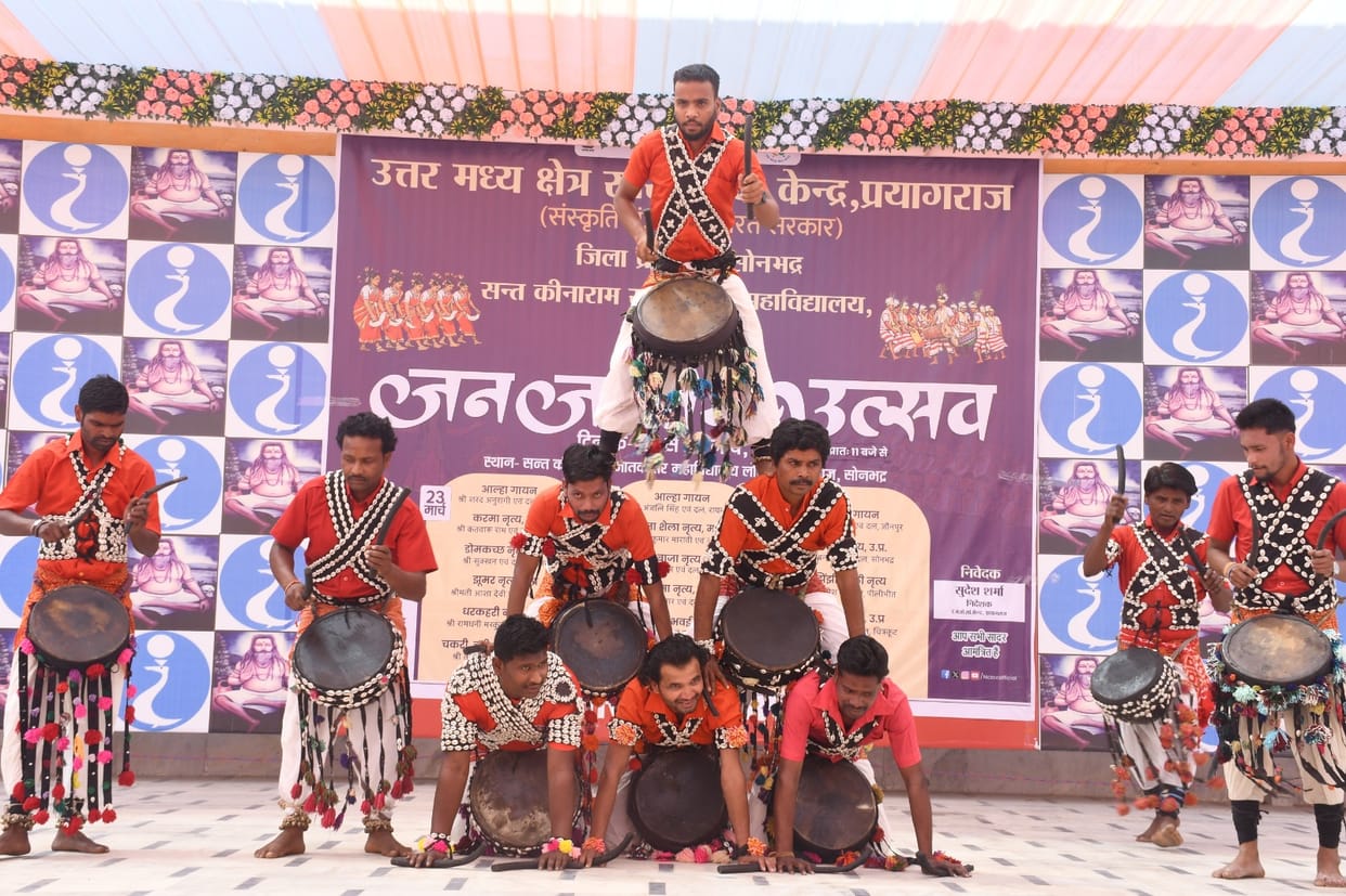 The artists presented a vibrant performance of tribal folk arts on stage.