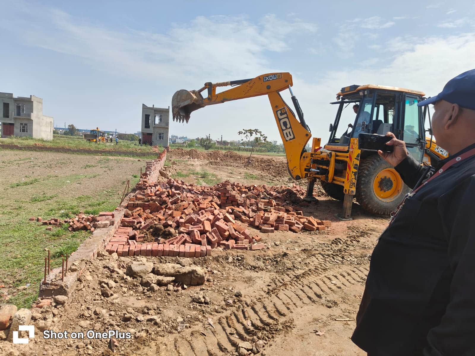संदीप,,,, परतापुर में मेडा ने पांच अवैध कालोनियों पर चलाया बुल्डोजर