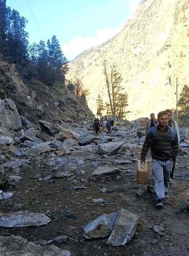 Mountain collapses in Shongtong, NH remains closed for five hours