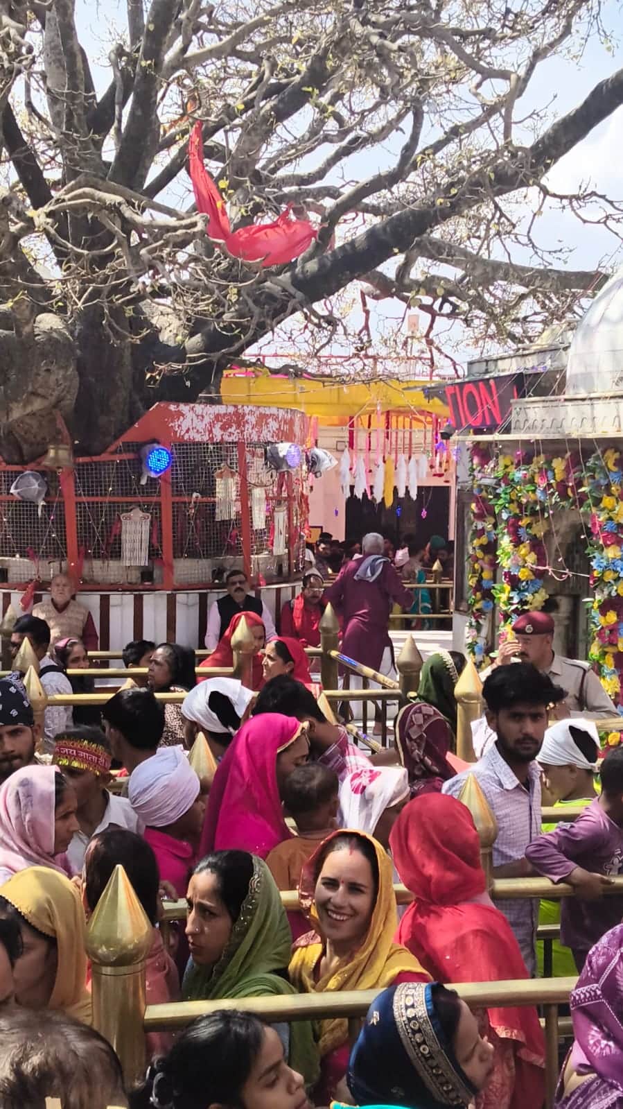 श्री नयना देवी जी में दर्शनों के लिए पहुंचे श्रद्धालु। संवाद