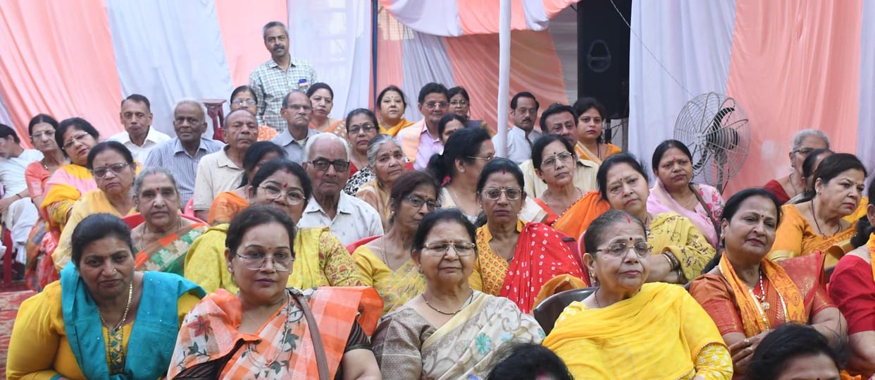 The childhood pranks of Lord Rama mesmerized the devotees.
