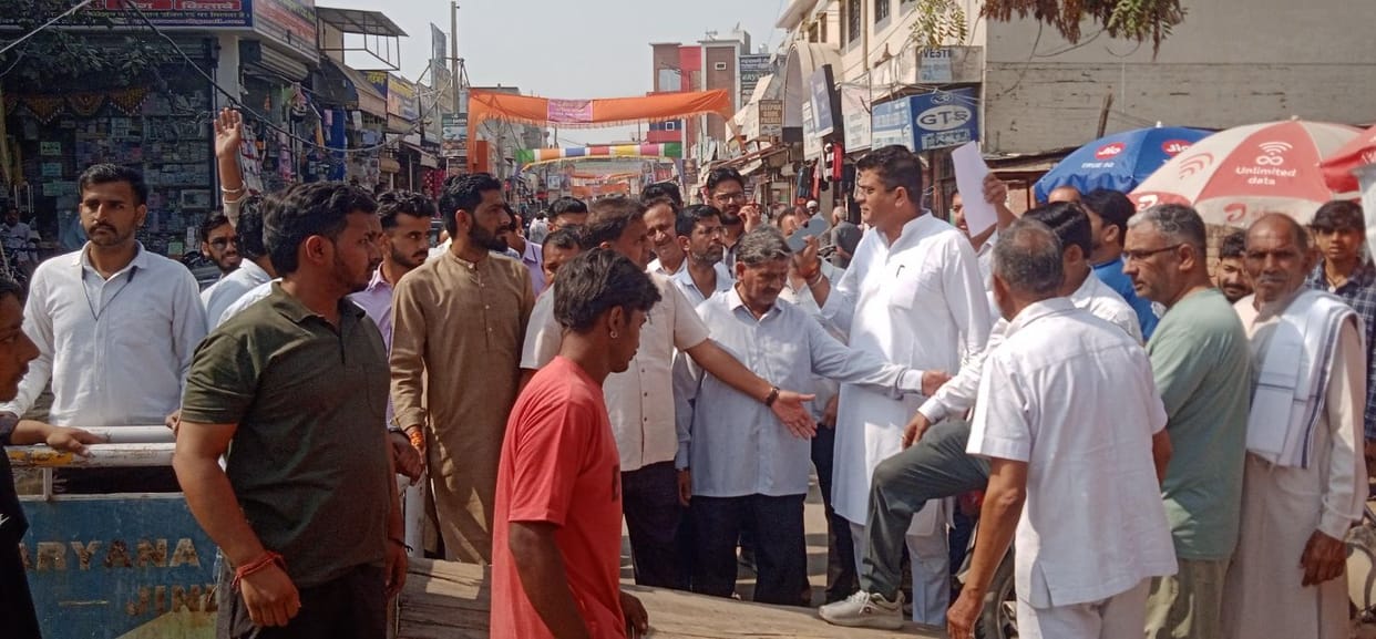 50-year-old water tank demolished, people blocked the road