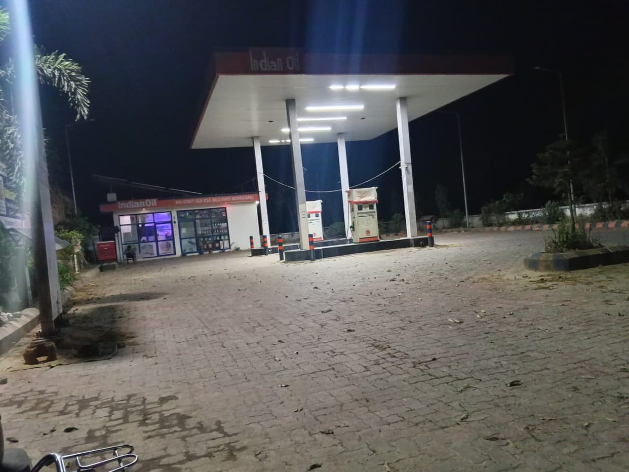 The sound of crisis...Petrol and diesel are being supplied to the pumps after payment.