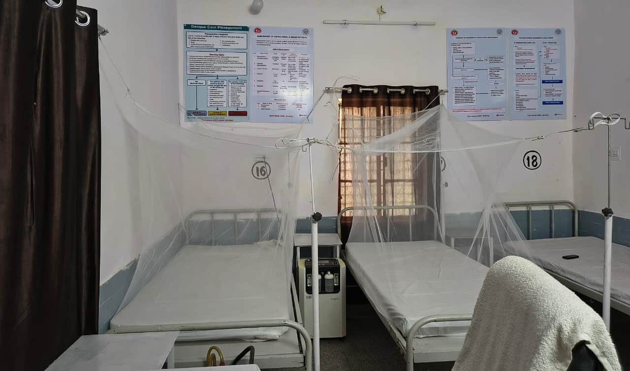 बलरामपुर के सीएचसी शिवपुरा में बना डेंगू वार्ड।-संवाद