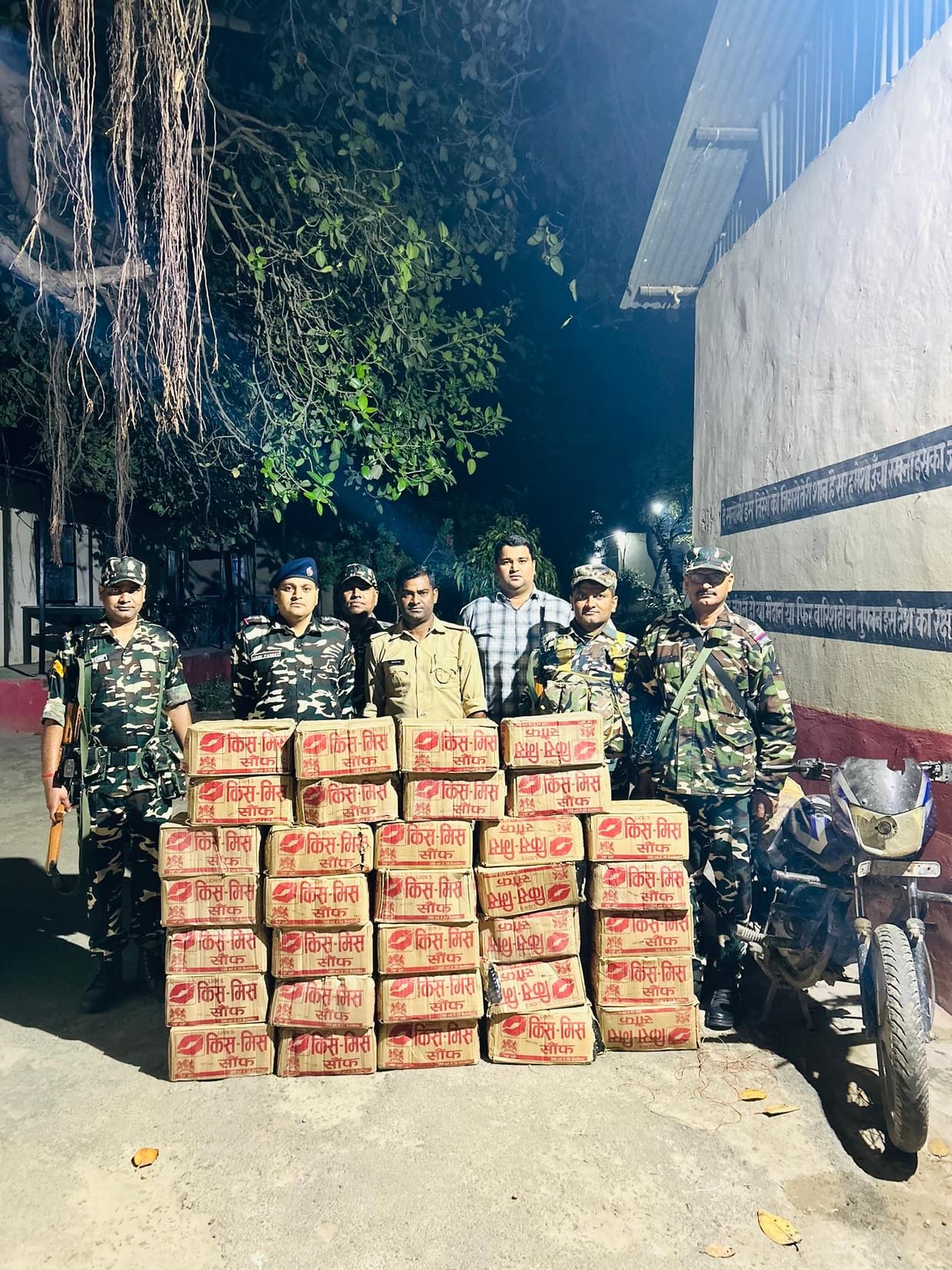 33 boxes of smuggled Nepali liquor recovered at the border, smuggler absconding