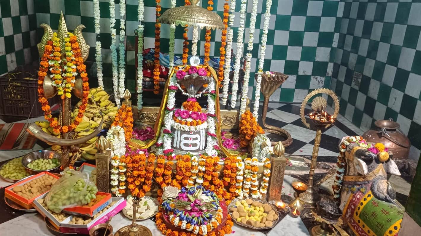 बड़े शिव मंदिर पर बाबा का हुआ श्रृंगार। संवाद