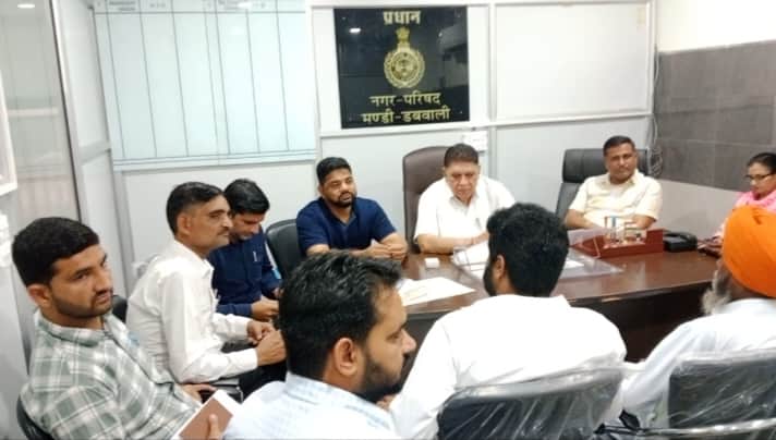 डबवाली।नगर परिषद की हाउस बैठक करते हुए चेयरमैन टेकचंद छाबड़ा। संवाद