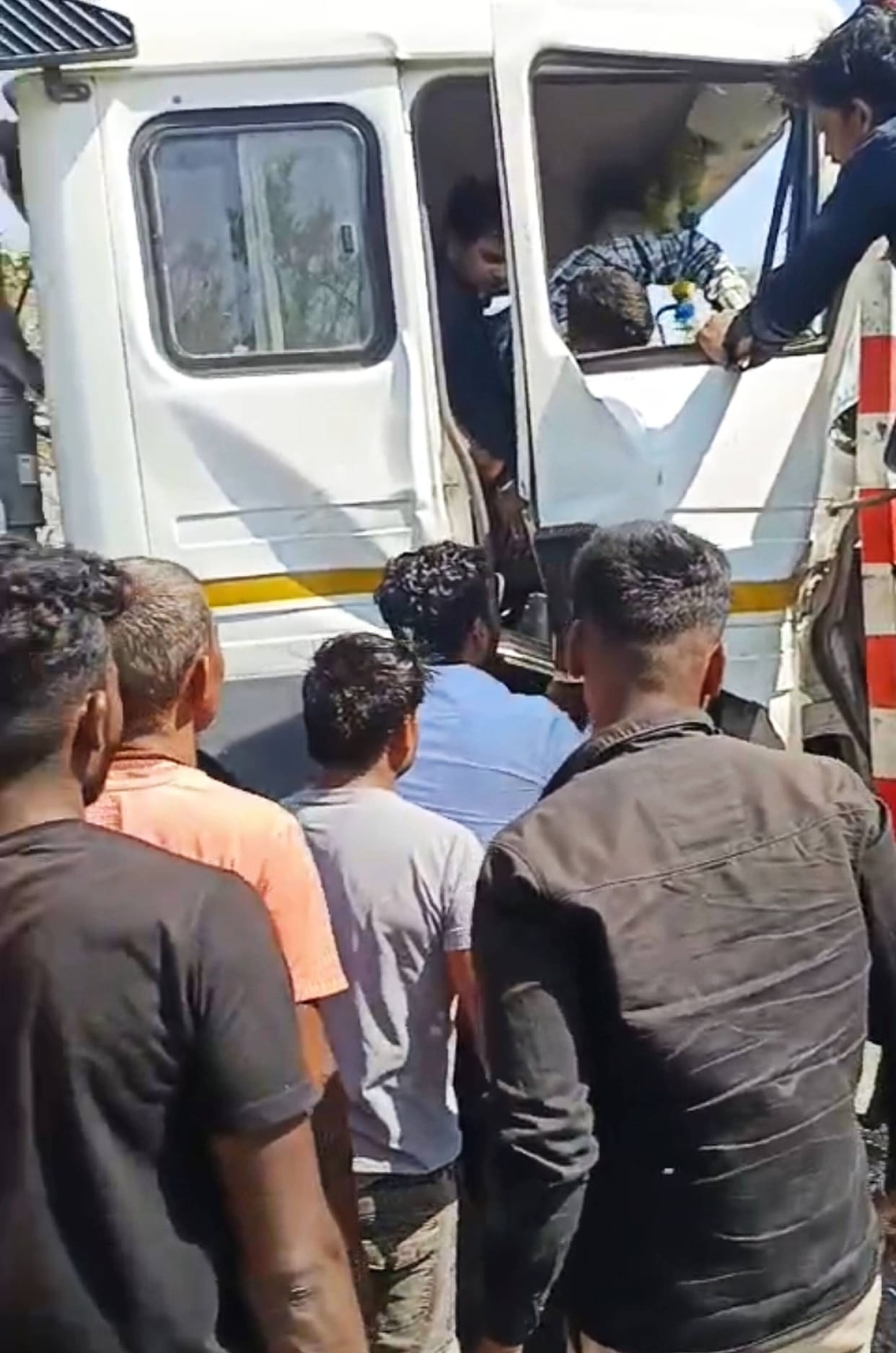 Dumpers Collide on Yamuna Bridge; Traffic Jam Lasts Four Hours