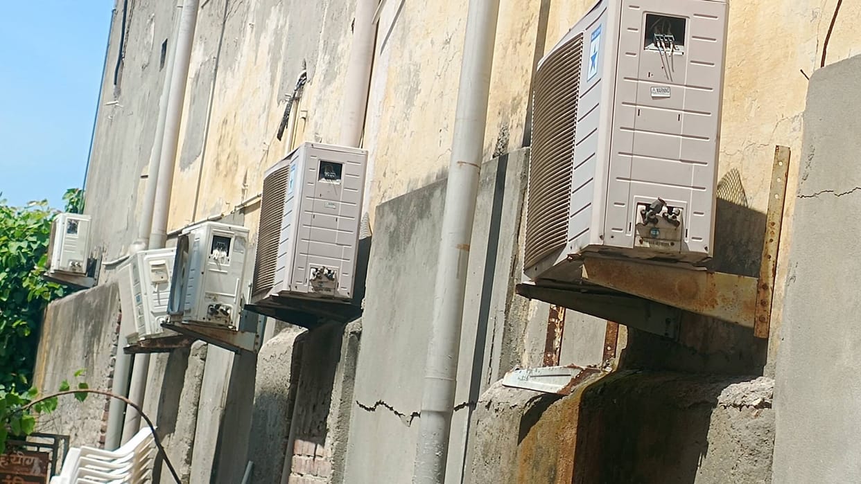 Copper wire and pipe stolen from the output of 8 ACs of PNB branch