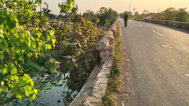 The railing of the Arind River bridge is broken.