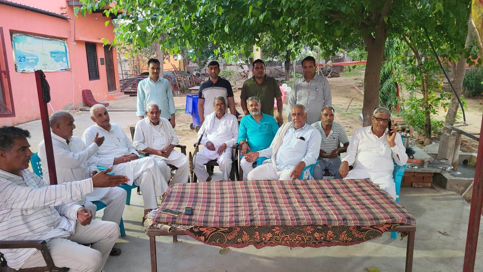 फोटो संख्या:57-माता भूरा भवानी  मंदिर सिसोठ में खेलकूद प्रतियोगिता को लेकर बैठक करते मंदिर कमेट