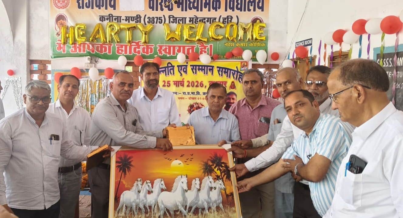 फोटो संख्या:80- राजकीय वरिष्ठ माध्यमिक विद्यालय कनीना मंडी में प जिला शिक्षा अधिकारी दिलबाग सिं