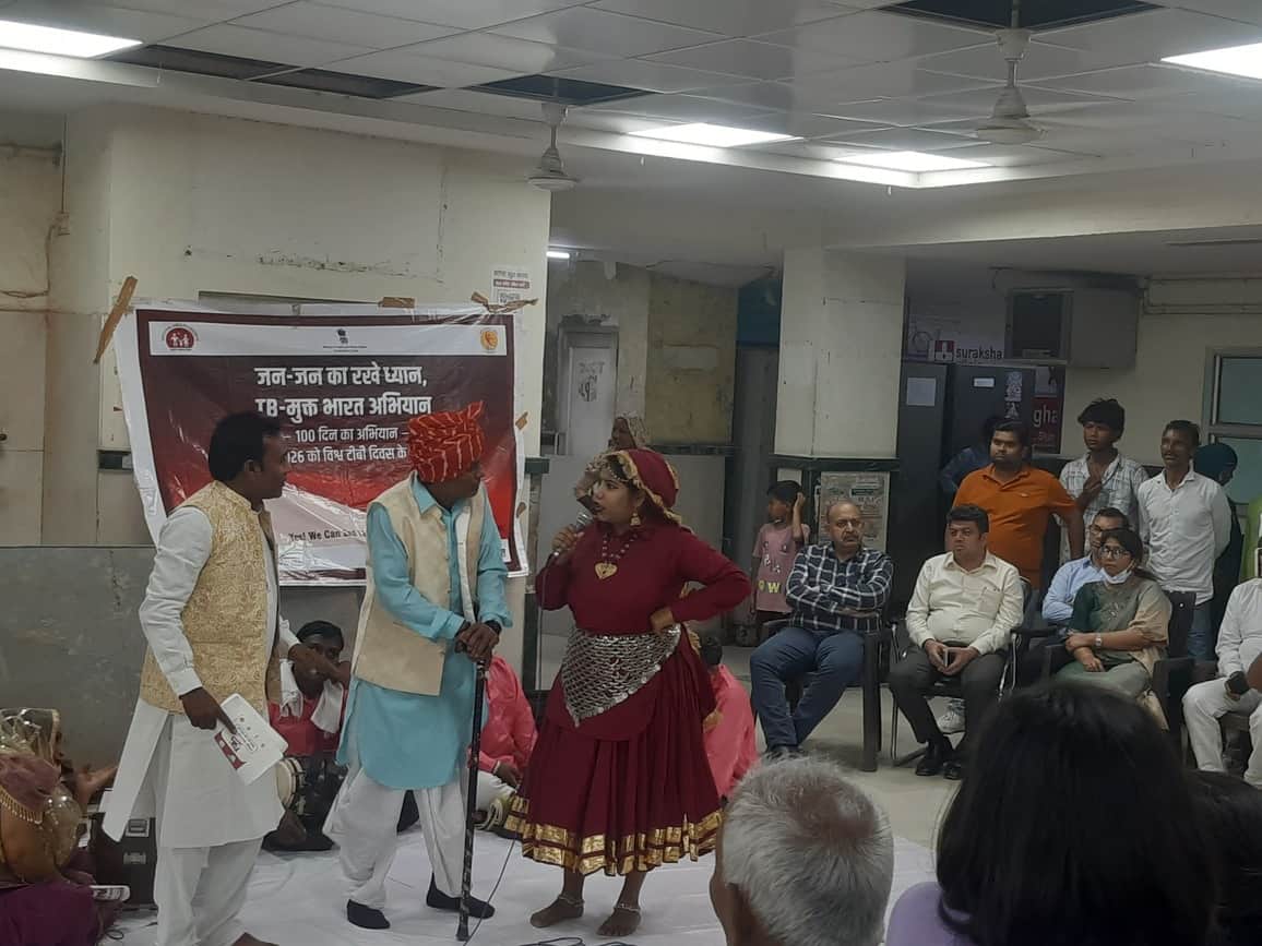 फोटो : सोनीपत के नागरिक अस्पताल में नुक्कड़ नाटक के जरिए टीबी से बचाव की जानकारी देते कलाकार। स