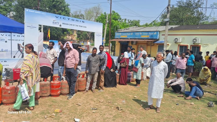 Jharkhand: गैस संकट से लोग हुए परेशान, लगाया जाम, उठाई प्रशासन से शीघ्र समाधान की मांग