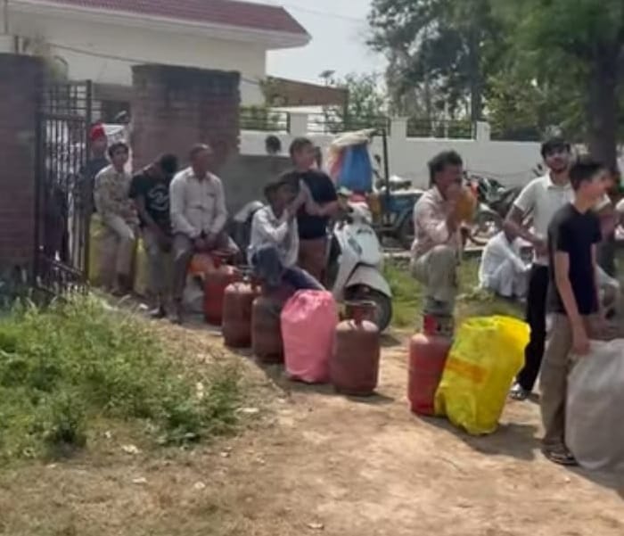 Consumers queue up from 7 a.m., receiving cylinders after three to four days.