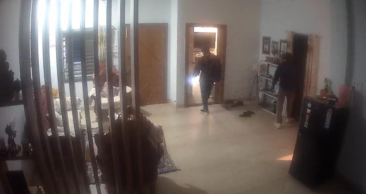 Thefts in two abandoned houses of judgesThe