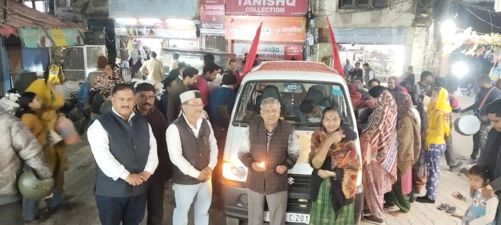 जिलास्तरीय मनसा माता मेले के शुभारंभ मौके पर मां ज्वालाजी से लाए जोत का स्वागत करते हुए। संवाद