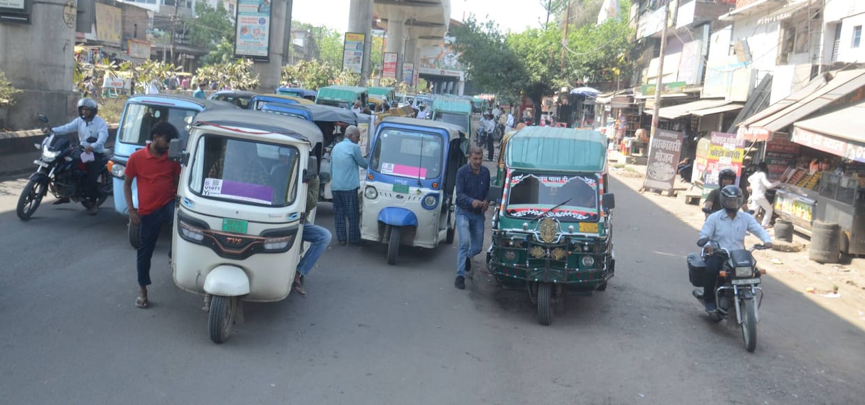 Encroachment and chaos on GT Road cause inconvenience to pedestrians
