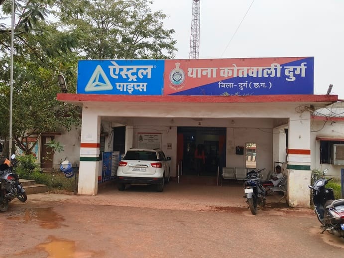 कोर्ट के आदेश पर धोखाधड़ी का मामला दर्ज