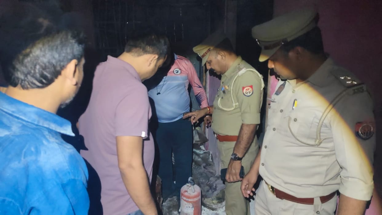 Domestic gas cylinder catches fire, panic ensues