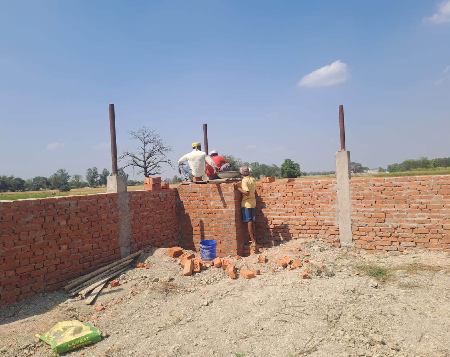 कादीपुर के मझगवां में बनाई जा रही प्लास्टिक कचरा निस्तारण इकाई। स्रोत- विभा