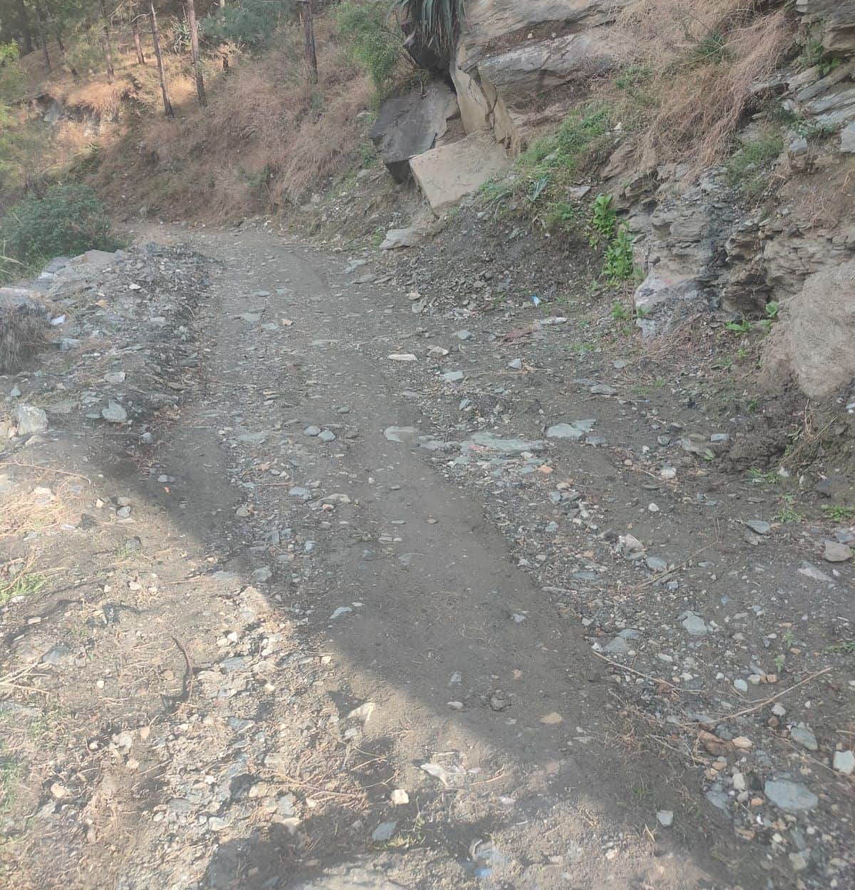 खनेरी अस्पताल कॉलोनी से सरलापरोग सड़क की जल्द सुधरेगी हालत। संवाद