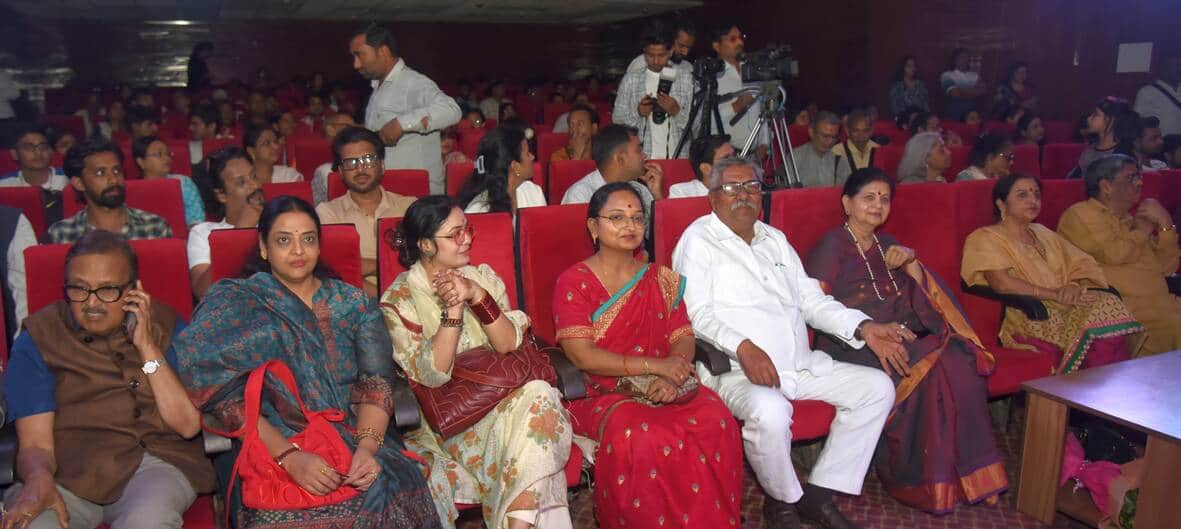 मंच पर बिखरे कथक के रंग