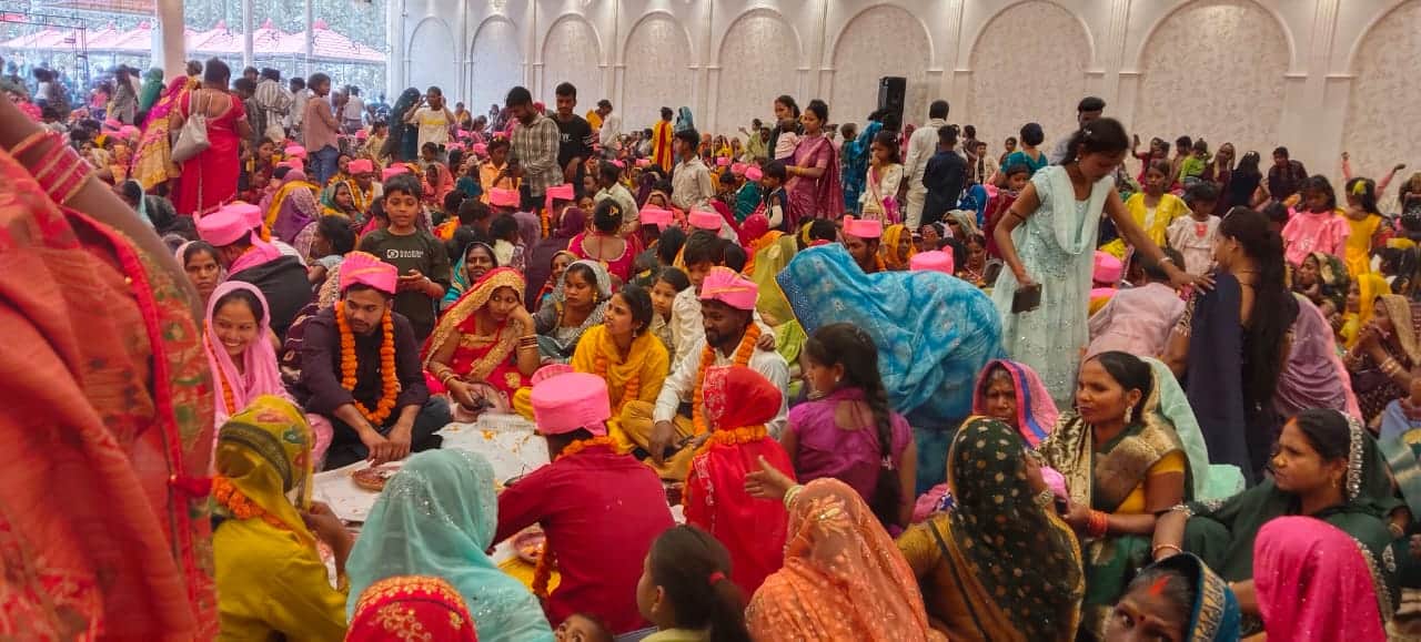 मुख्यमंत्री सामूहिक विवाह में शामिल जोड़े :स्रोत सूचना