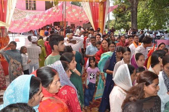 नगरी के माता बालासुंदरी मंदिर में मंगलवार को बड़ी संख्या में उमड़े भक्तसंवाद