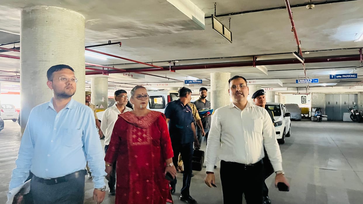 Hydraulic multilevel parking built at a cost of crores became condemned