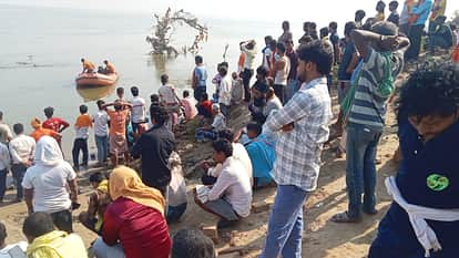 A youth drowned while trying to save three people in Maner, Patna.