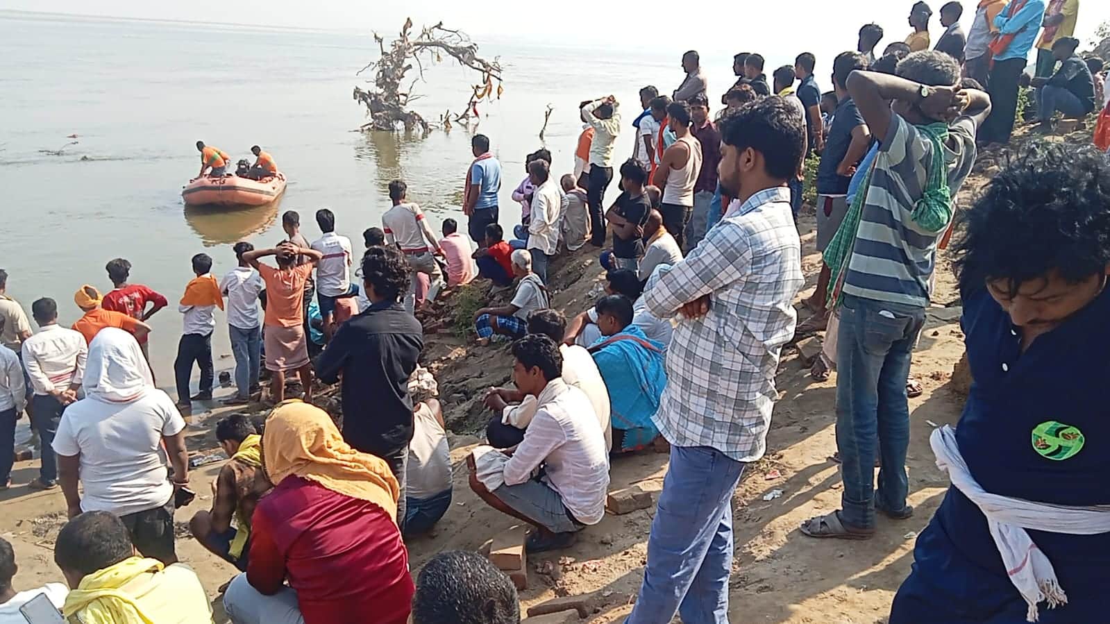 पटना के मनेर में छठ पूजा के दौरान दूसरों को बचाने में डूबा युवक