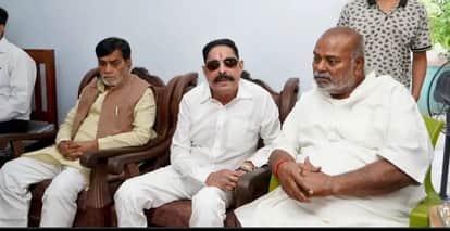 राजबल्लभ प्रसाद यादव से मिलते मोकामा विधायक अनंत सिंह