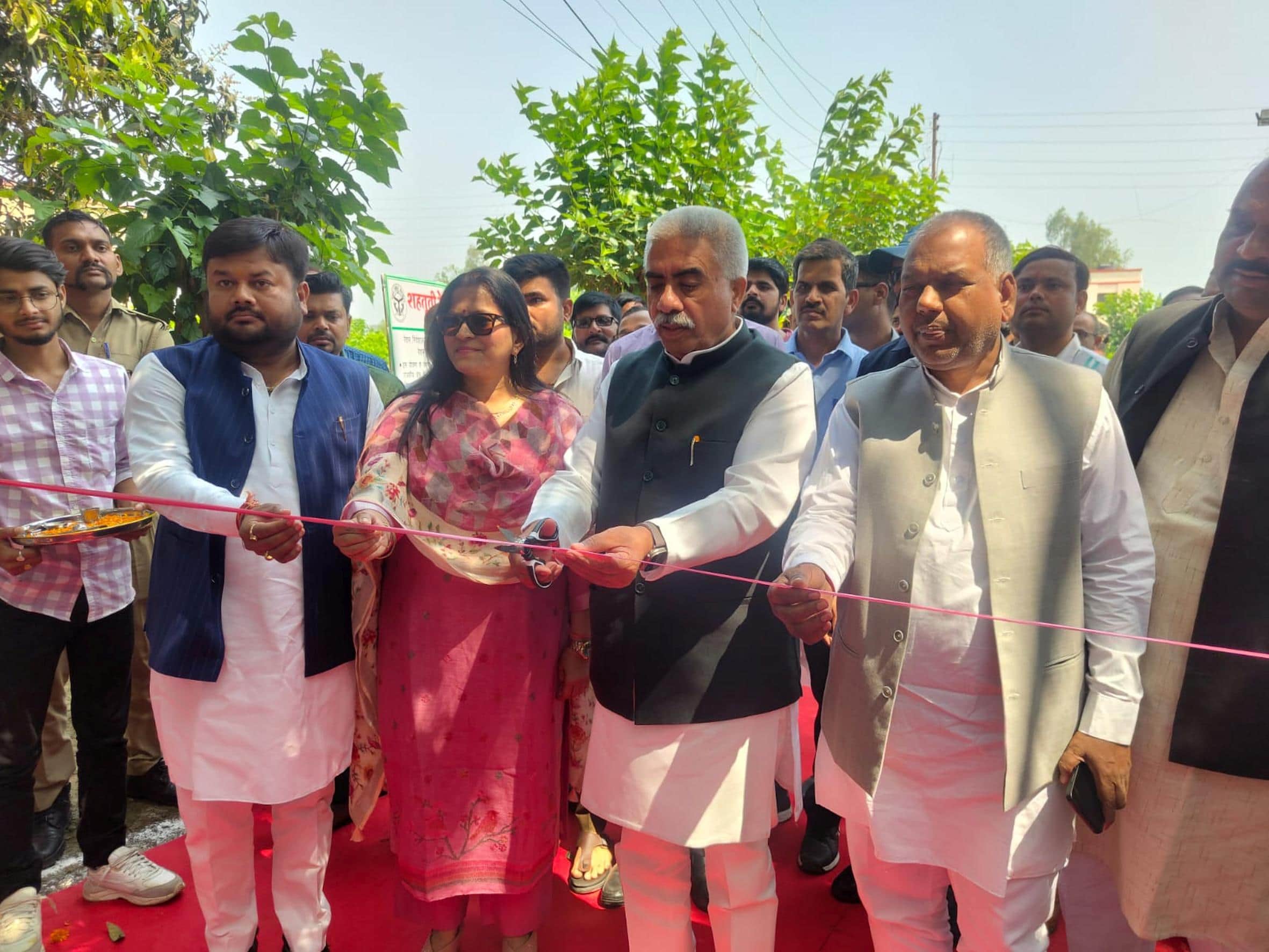 राज्य स्तरीय कृषि मेले का उद्घाटन करते मुख्य अतिथि।