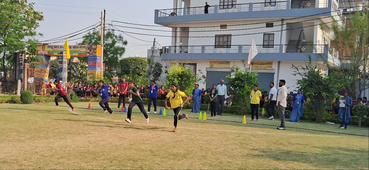 Sonali and Kavya pair won in carrom. Vikas Club defeated Star 3-2 in hockey.