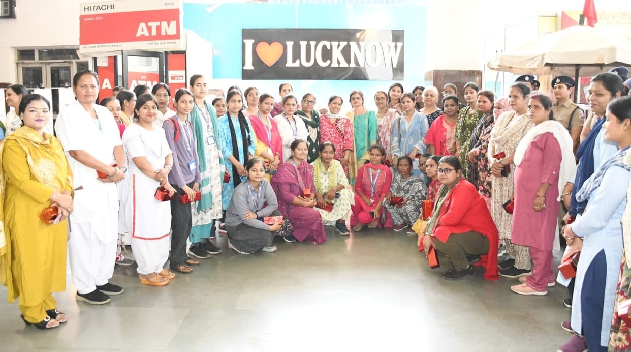 95 Female Railway Employees Honored