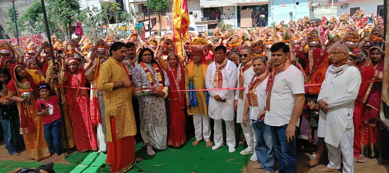 Devotees took out a Kalash Yatra through the town, accompanied by a musical band.