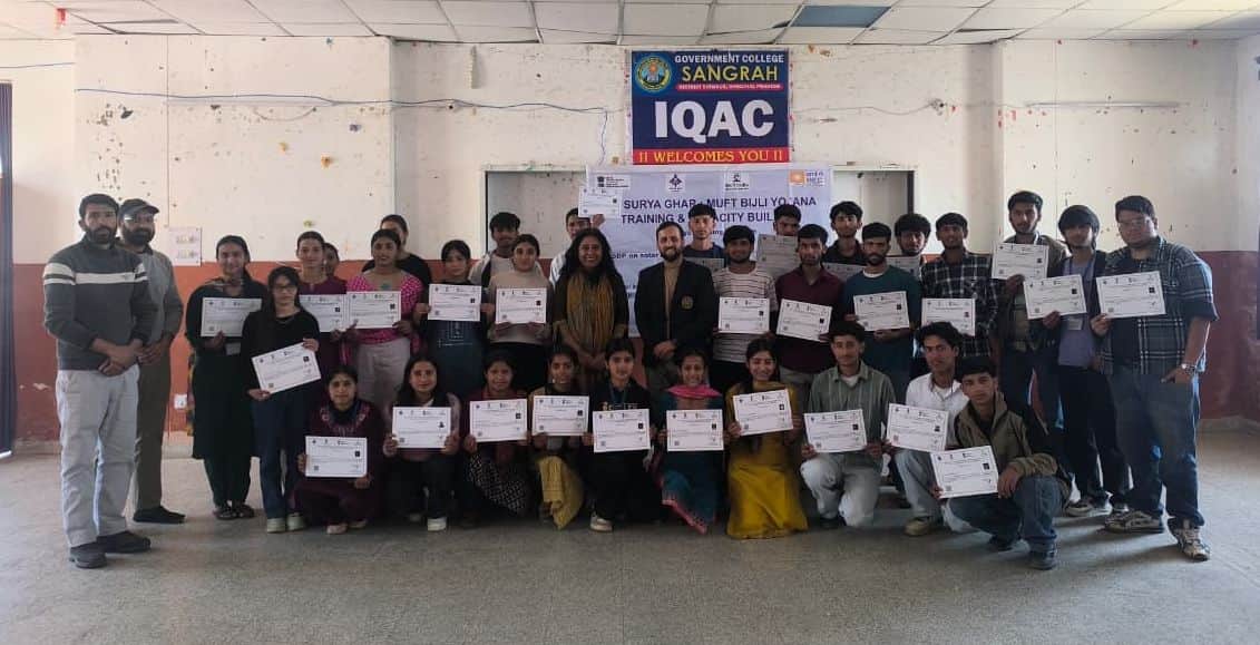 संगड़ाह कॉलेज में आइक्यूएसी प्रशिक्षण कार्यक्रम में भाग लेने वाले कॉलेज के प्रतिभागी। स्रोत : 