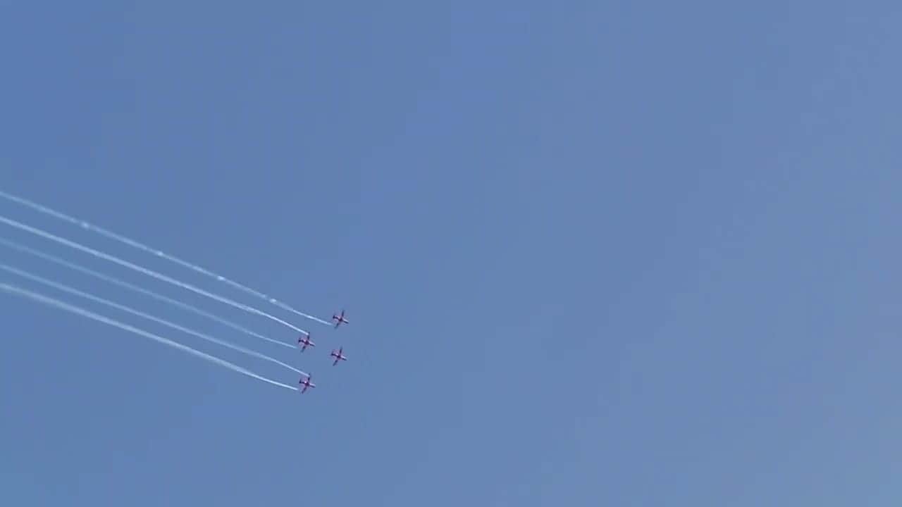 सुजानपुर में उड़ान भरते वायुसेना के हॉक जेट। वीडियोग्रैब।