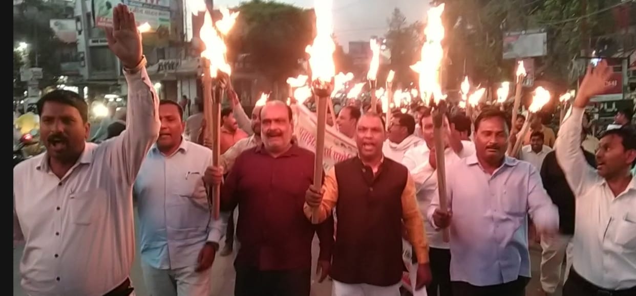 UP: Several teachers organizations have formed a Teachers Federation to protest the mandatory TET requirements