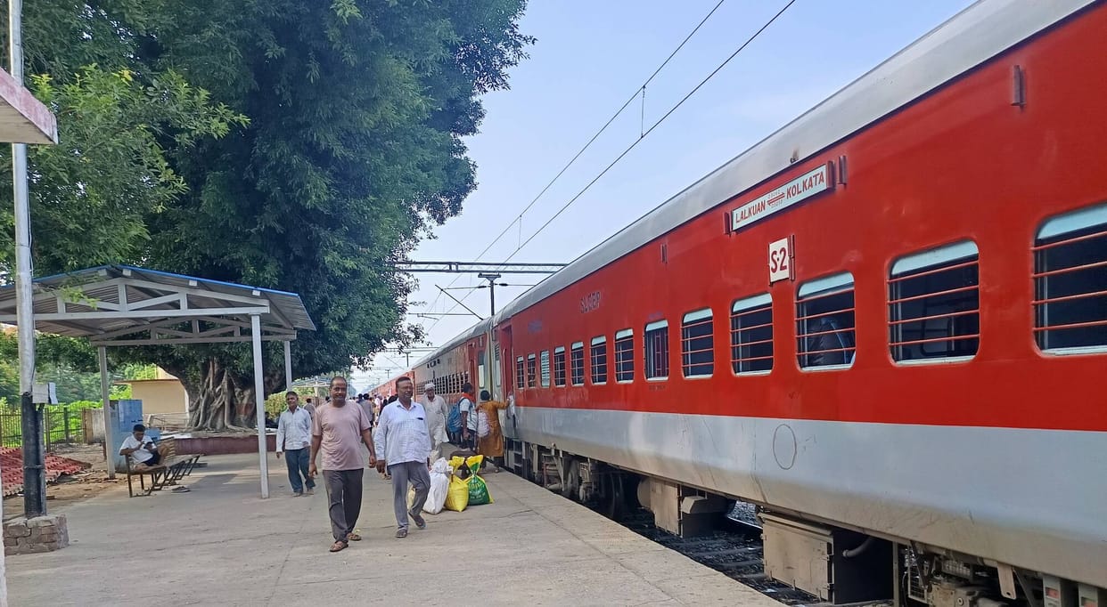 Even after the festivals have passed, the crowds on trains have not subsided.